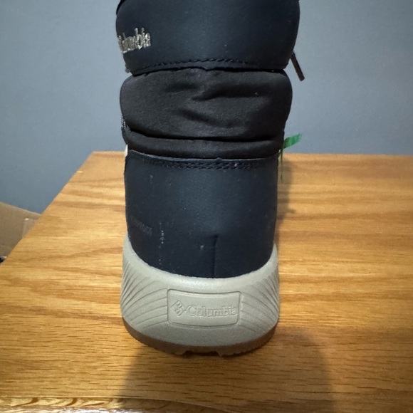 Columbia Women’s Black and Gray Rain/Snow Boots - Picture 3 of 4